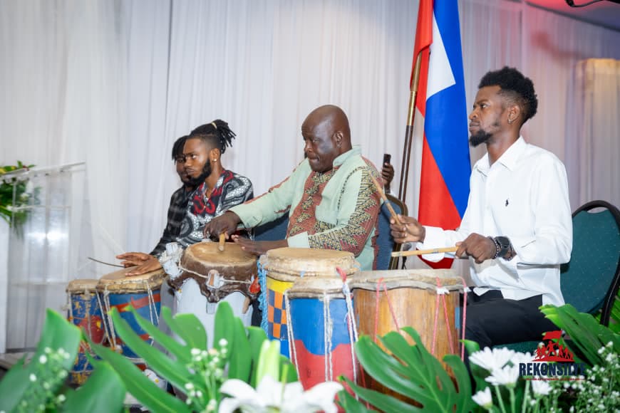Prestation culturelle haïtienne pendant le lancement